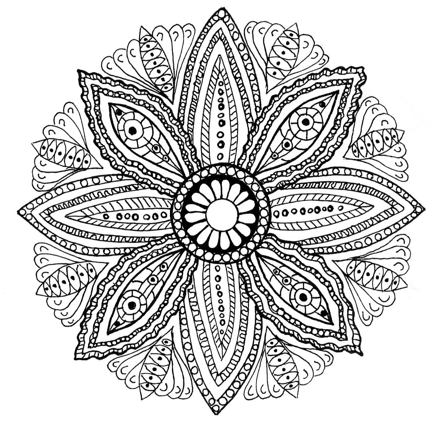Mandala con petali regolari (Tema Mandala : Fiori e vegetazione)