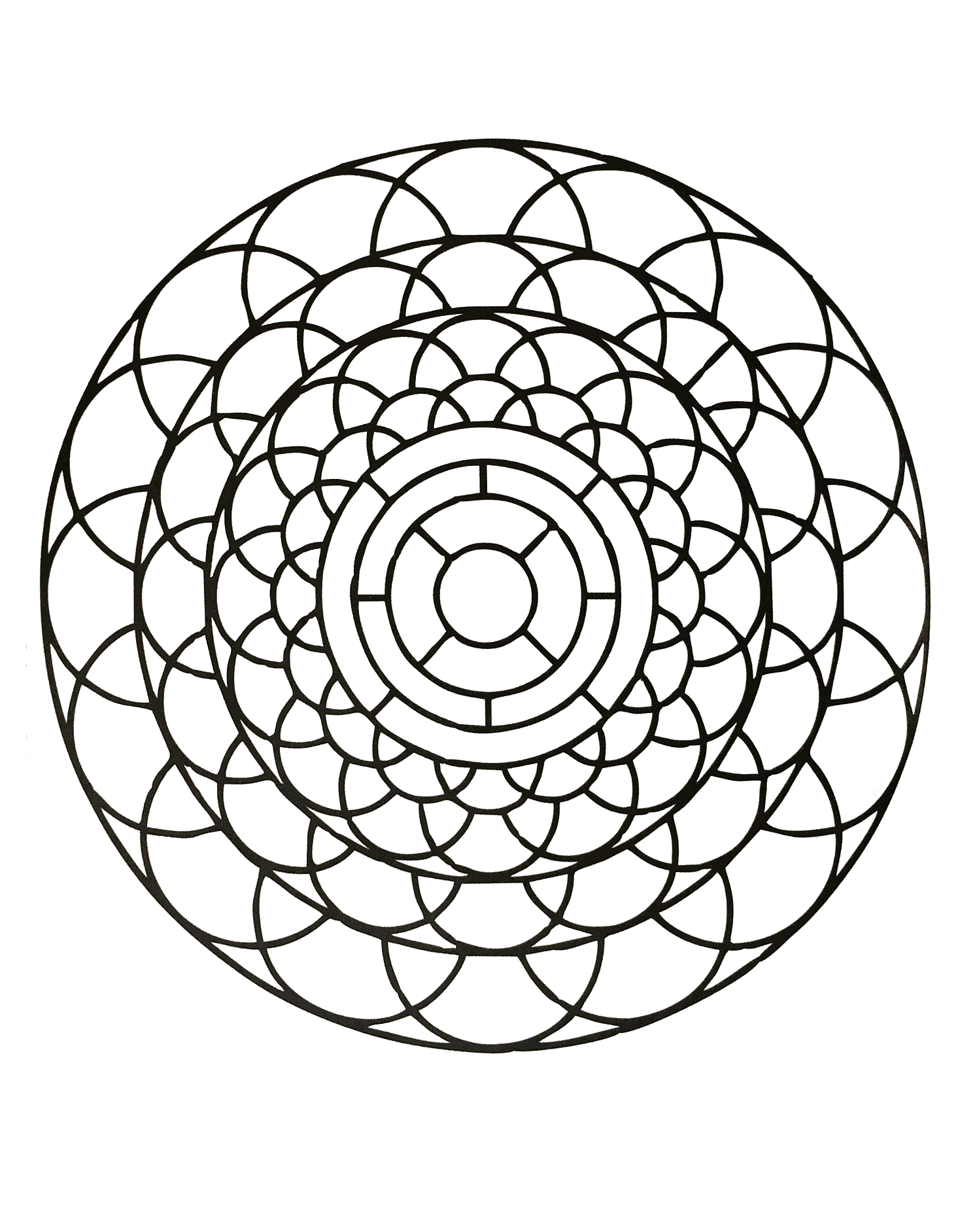 Mandala da colorare con una successione di archi di cerchi e diversi cerchi al centro del disegno. Livello normale per questo madala.