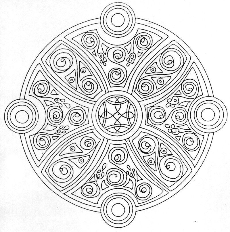 Mandala molto grazioso con diversi cerchi all'esterno. Presenta anche altre forme geometriche (triangolo, rombo) e fiori. Livello normale.
